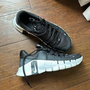 Women’s Nike Metcon sneakers